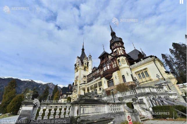 Biletele la castelele Peleș și Pelișor – achiziționate pe intervale orare în limita a 2.000, respectiv 1.500 persoane pe zi