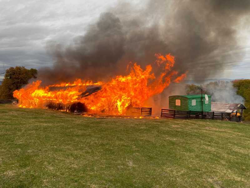 Incendiu violent la un saivan; o persoană a fost găsită carbonizată