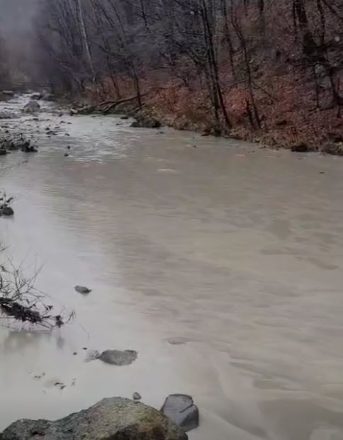 Situație critică la acumularea Paltinu; Apele Române recomandă declararea unei situații de urgență