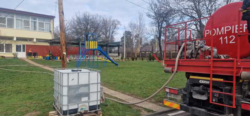 Aproximativ 50.000 de litri de apă menajeră, distribuiți populației din localitățile afectate de criza de la Paltinu