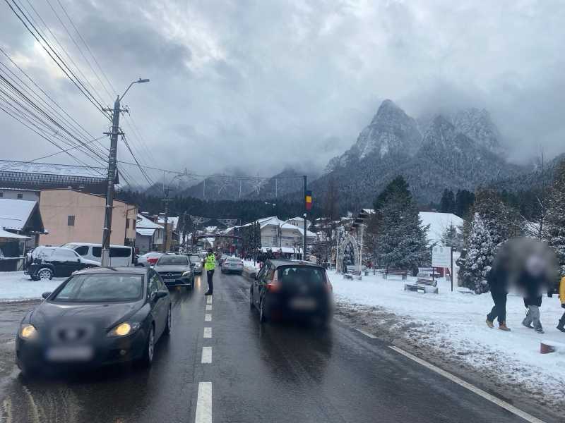 Coloane de mașini pe mai mulți kilometri pe DN 1, în zona stațiunilor montane