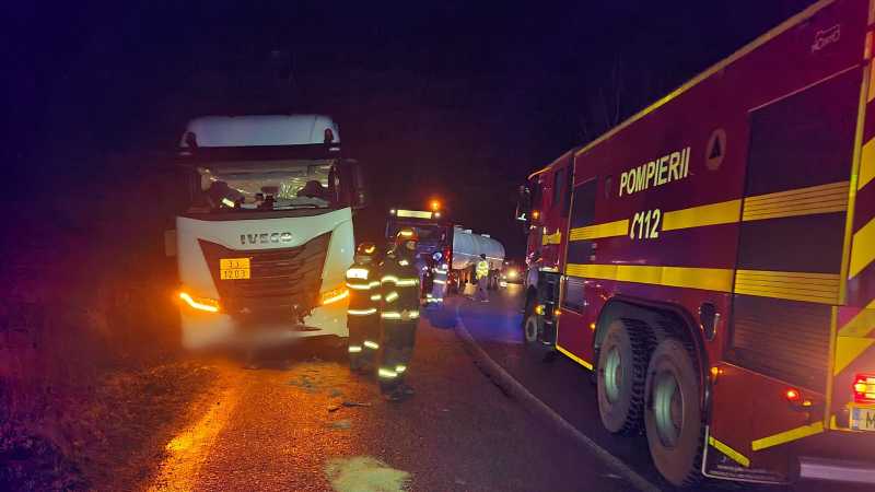 O cisternă cu 34 de tone de benzină și motorină a derapat la Brazi; nu sunt scurgeri de combustibil