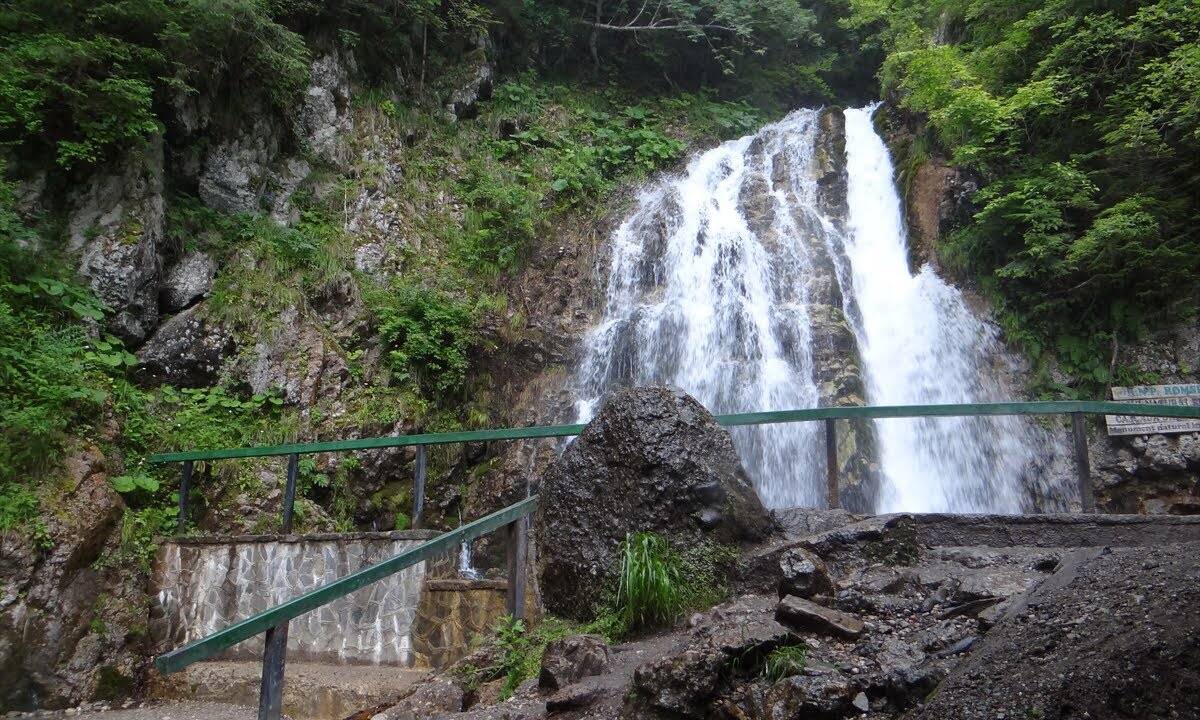 Traseu montan in Bucegi: Poiana Tapului –  Cascada Urlatoarea – Busteni