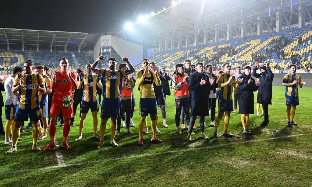 Petrolul vrea să de-a “nana” CFR-ului