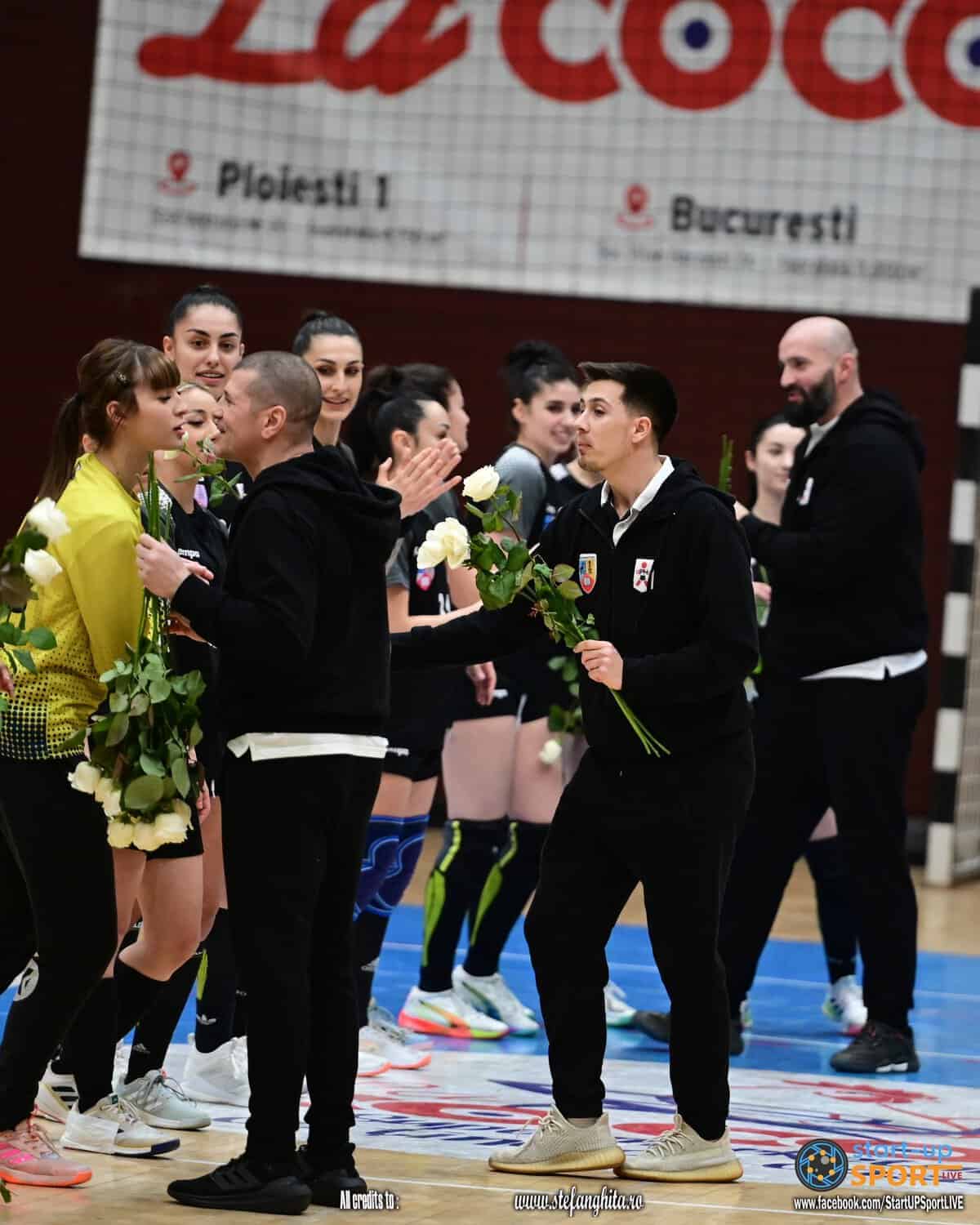 Au primit flori și au “oferit” o înfrângere