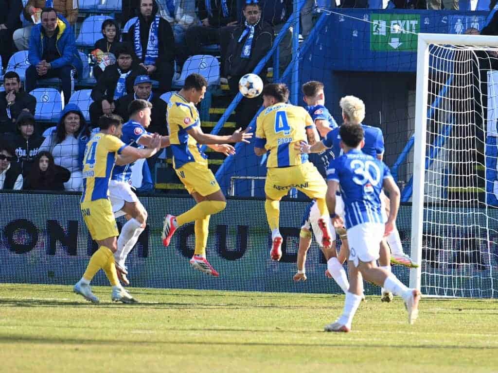 Strania poveste a defensivei Petrolului. Un nou meci în care apărătorii au oferit cadouri gazdelor