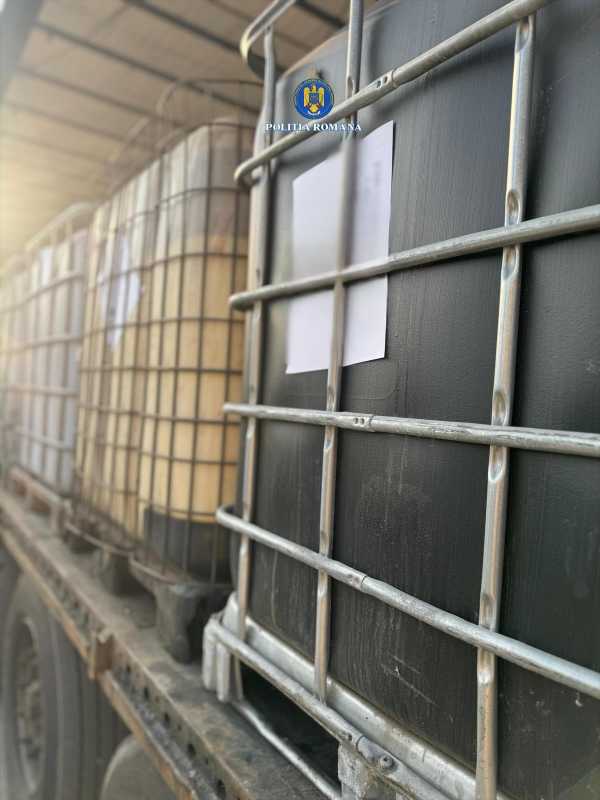 Circa 200 de tone de deșeuri netratate, deversate zilnic în pârâul Dâmbu; anchetatorii fac percheziții