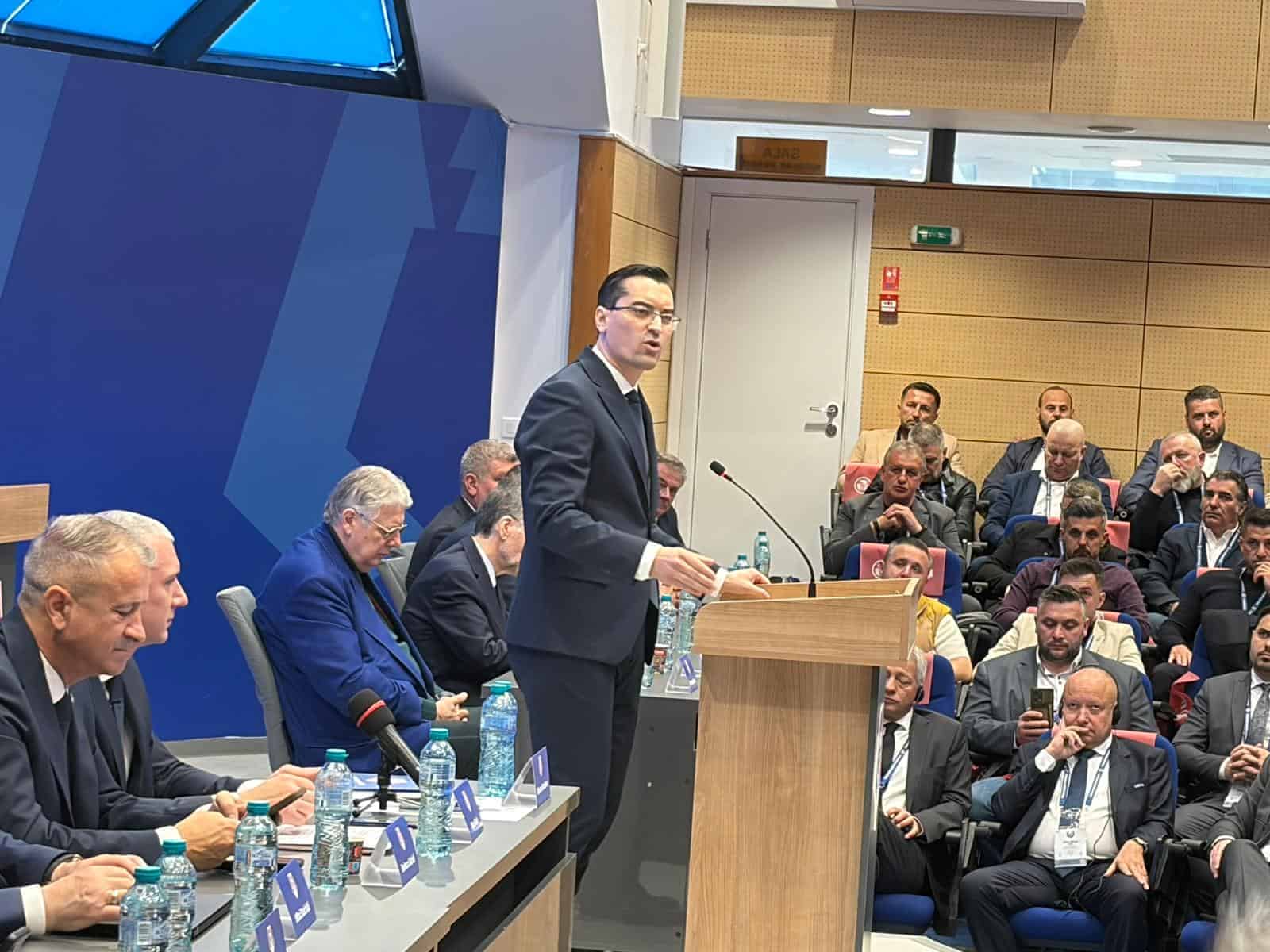 S-a oficializat noua și vechea conducere a fotbalului românesc. Burleanu reales a 4-a oară!