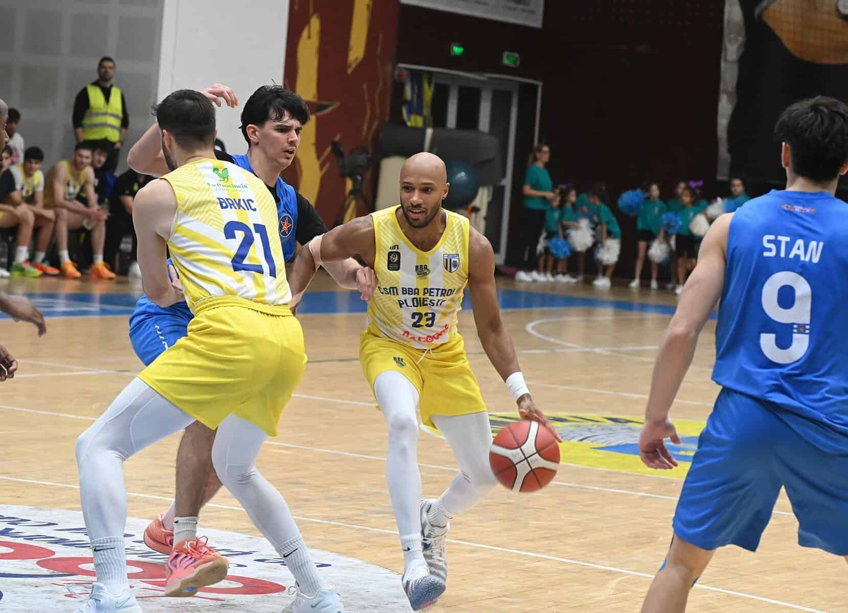 Baschetbaliștii trebuie să se reabiliteze iar baschetbalistele să închidă seria