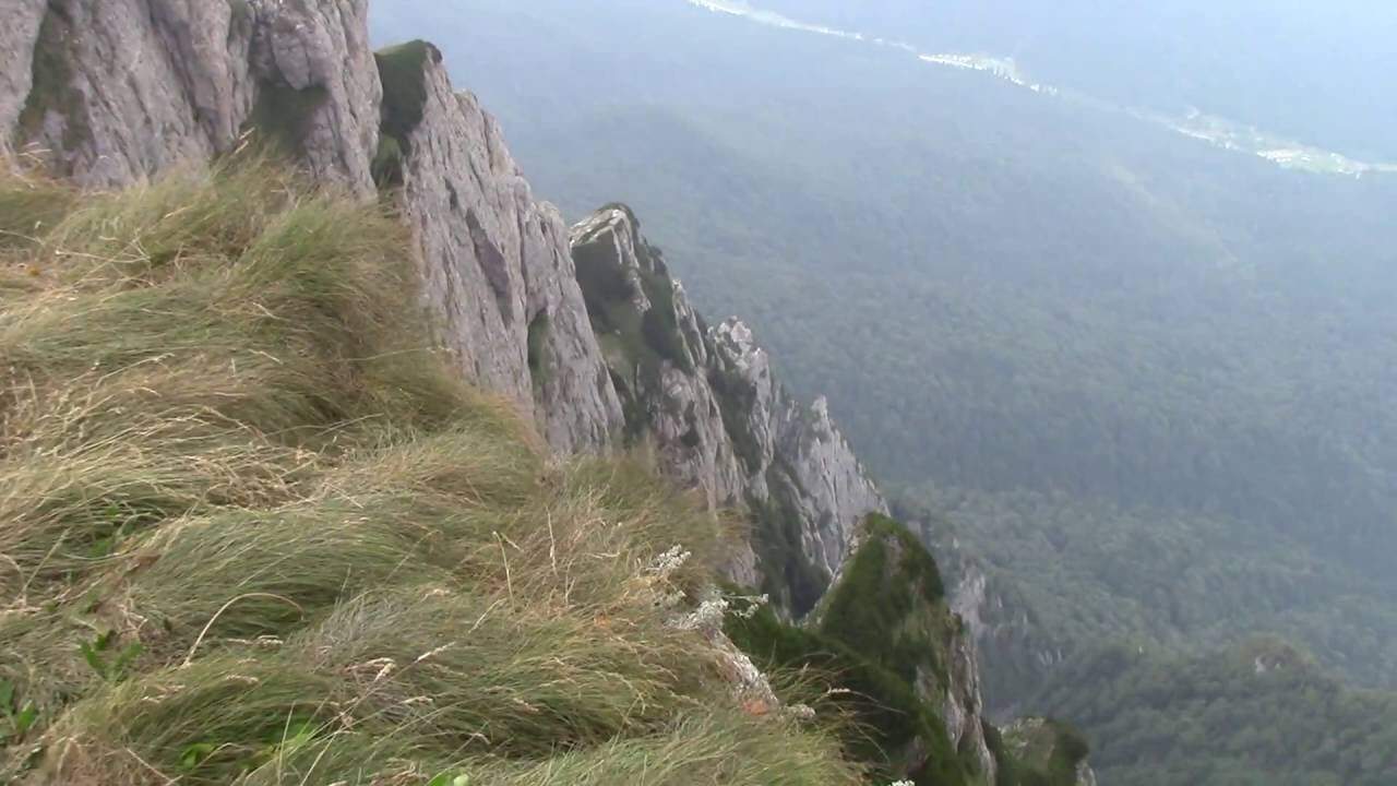 hiking in romania babele heroes' cross