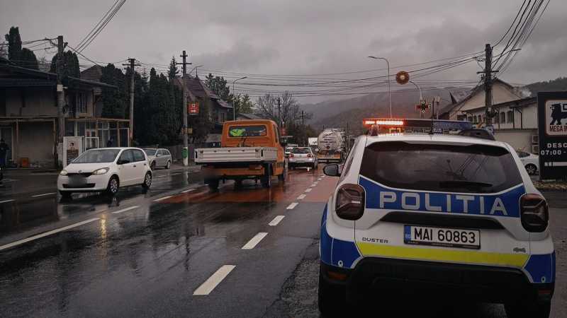 Valori ridicate de trafic pe DN 1, pe sensul de urcare spre munte; în zonă plouă