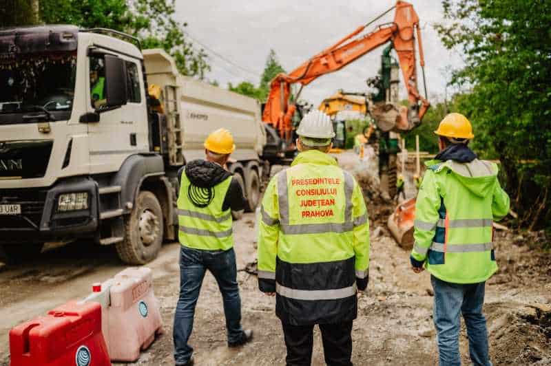 Au început lucrările de stabilizare a zonei afectate de alunecarea de teren de la ieșirea din Câmpina spre DN 1