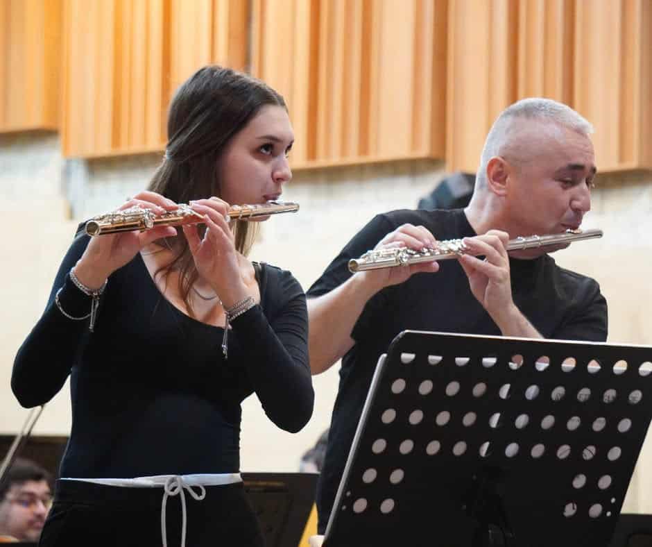 Filarmonica Paul Constantinescu Ploiești: Ultima săptămână a lunii mai aduce la Filarmonica „Paul Constantinescu” un concert simfonic extraordinar și trei muzicieni fabuloși: flautiștii Cătălin Oprițoiu și Maya Oprițoiu și dirijorul David Crescenz