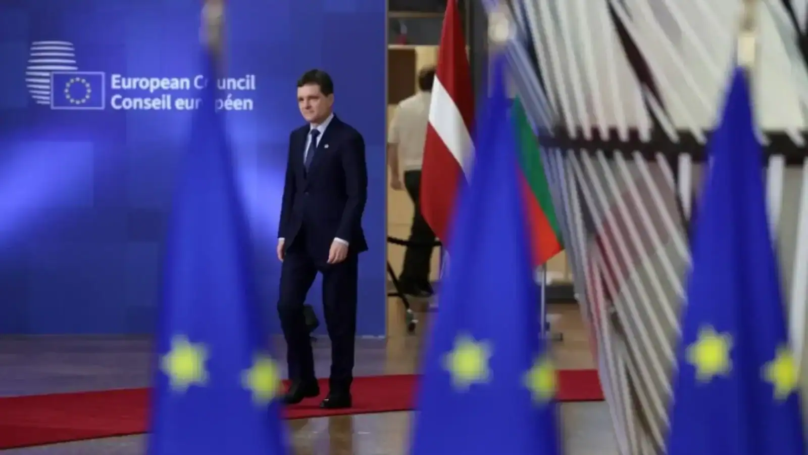 Nicușor Dan, de Ziua Eroilor: Apartenența la valorile euroatlantice, garanția că vom rămâne un stat suveran