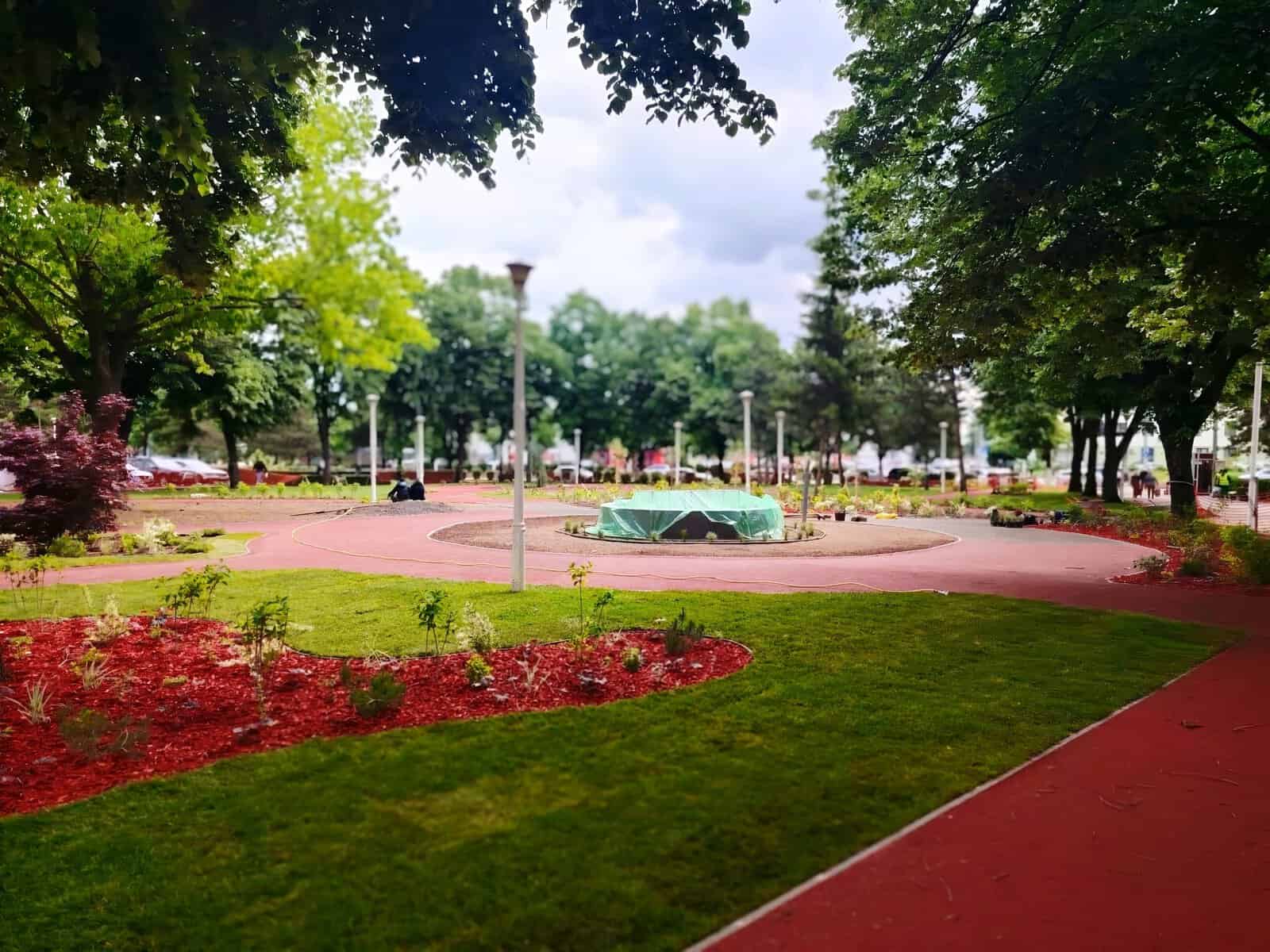 SGU Ploiești: O parte dintre colegii și colegele noastre de la Spații Verzi – Sectorul Vest, cei care, zi de zi, schimbă fața Parcului Modern