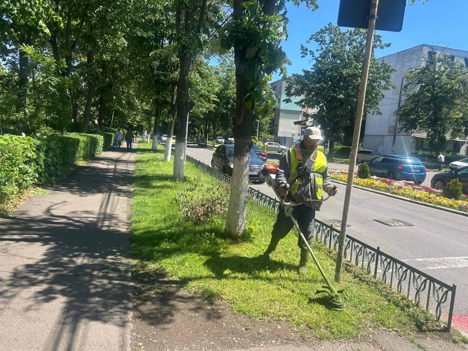 SGU Ploiești derulează în această perioadă Programul de Cosit, o acțiune care se desfășoară concomitent în toate zonele municipiului