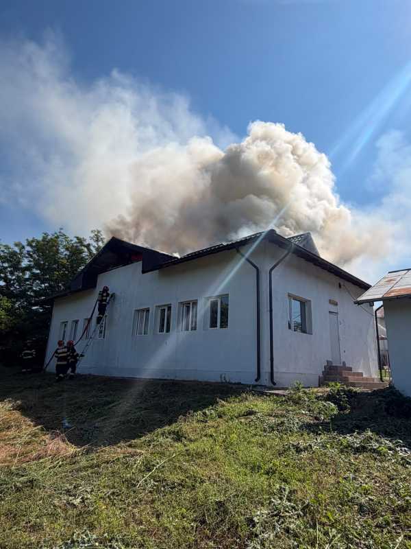 Incendiu la acoperișul unei grădinițe din comuna Gornet-Cricov; nu sunt victime