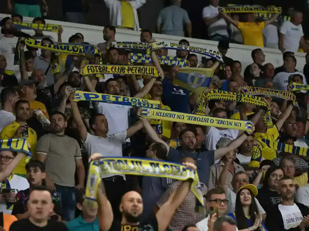 Abonamentele pot fi cumpărate și de la casa de bilete a stadionului