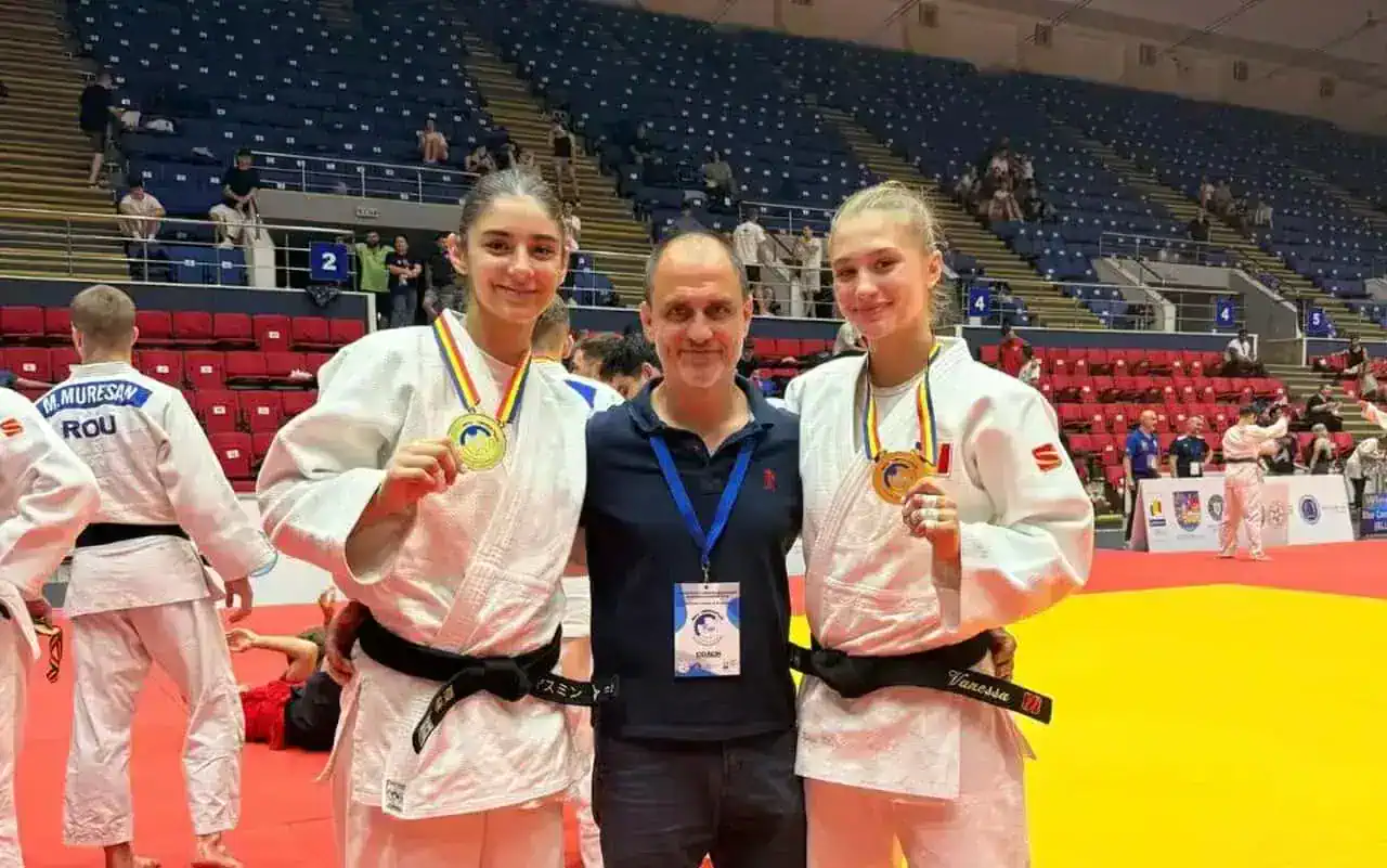 Pe tatami nimic nu-i de pomană! Vanessa și Yasmine au devenit campioane balcanice!