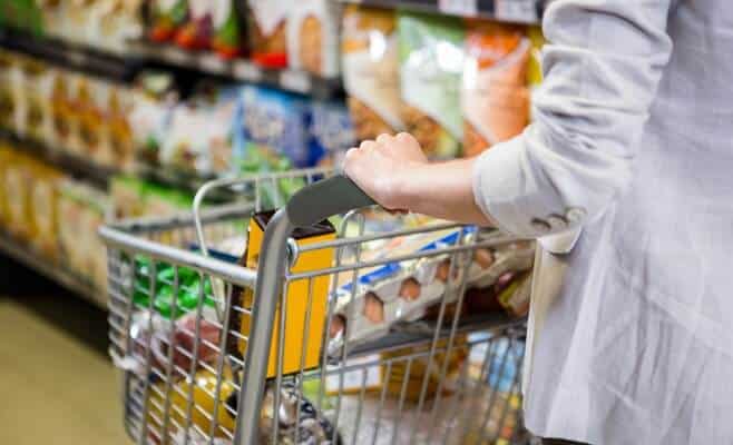 Plafonarea adaosului comercial la alimentele de bază, prelungită până la 31 decembrie