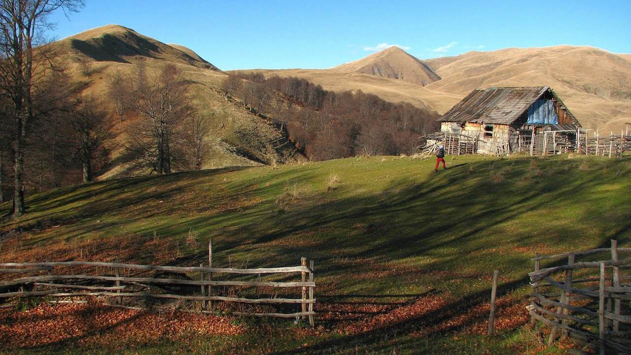 Din Valea Prahovei în Valea Doftanei, peste Culmea Prislop | Traversare de toamnă a MUNȚILOR BAIULUI