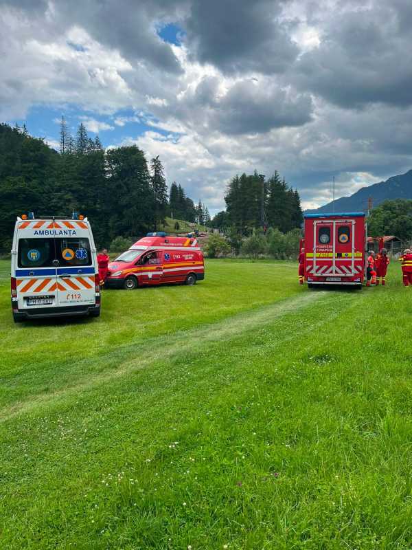 Trei persoane prăbușite în Bucegi au fost recuperate cu ajutorul elicopterelor; victimele sunt conștiente