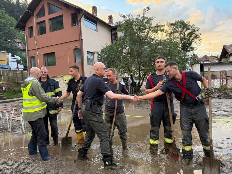 Șeful DSU, Raed Arafat, s-a deplasat în zonele afectate de inundații (GALERIE FOTO)