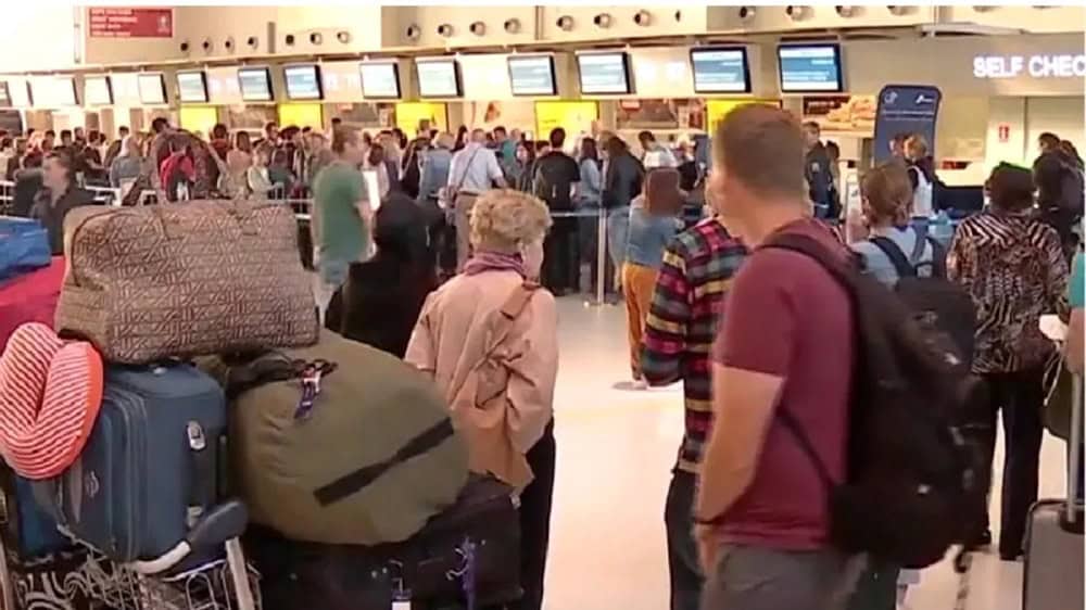 Trafic aerian în creștere, cu număr record de pasageri, pe aeroporturile Capitalei