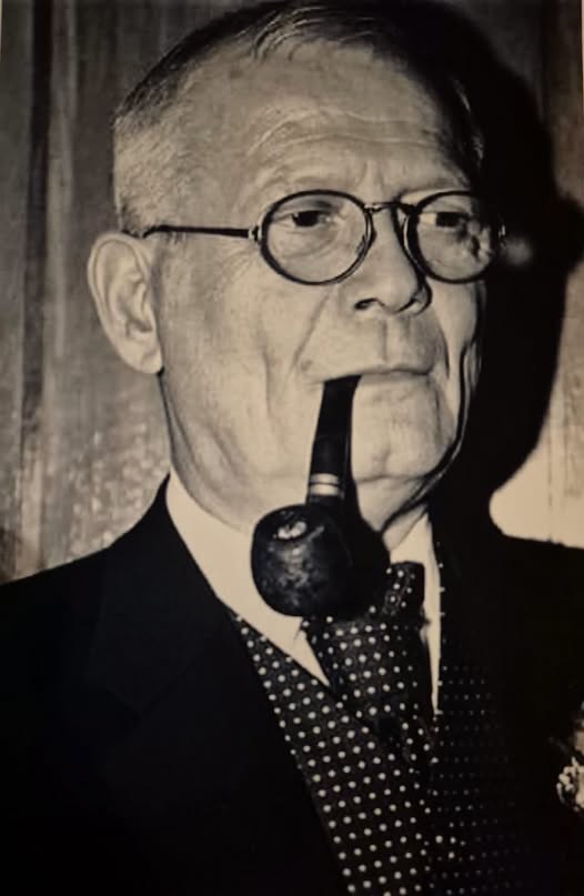 Filarmonica Paul Constantinescu Ploiești: Cu profundă tristețe am aflat vestea trecerii la cele veșnice a domnului Aurelian Burlan, fost contrabasist și fost director general al Filarmonicii „Paul Constantinescu” Ploiești