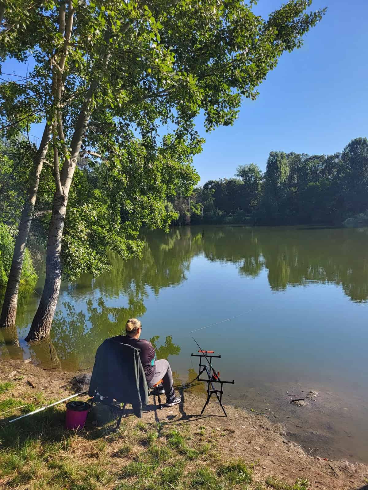 Concurs de pescuit cu voie bună în Parcul Memorial Constantin Stere