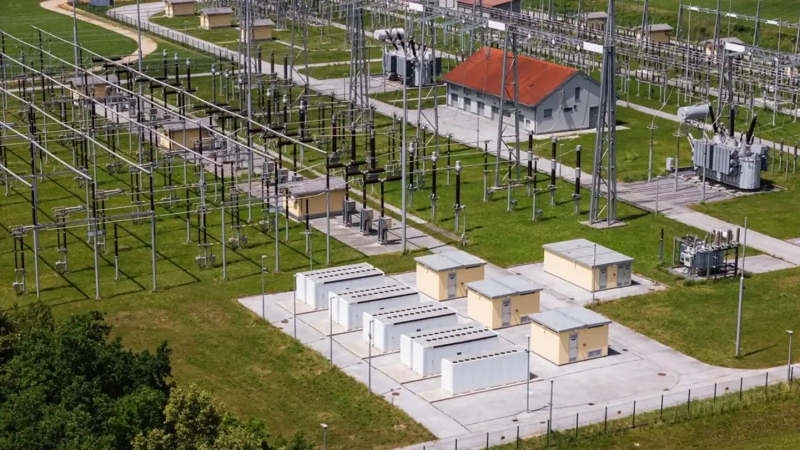 Schimbare majoră pregătită de UE în domeniul energetic: bateriile devin prioritate. Ce înseamnă noul plan pentru România