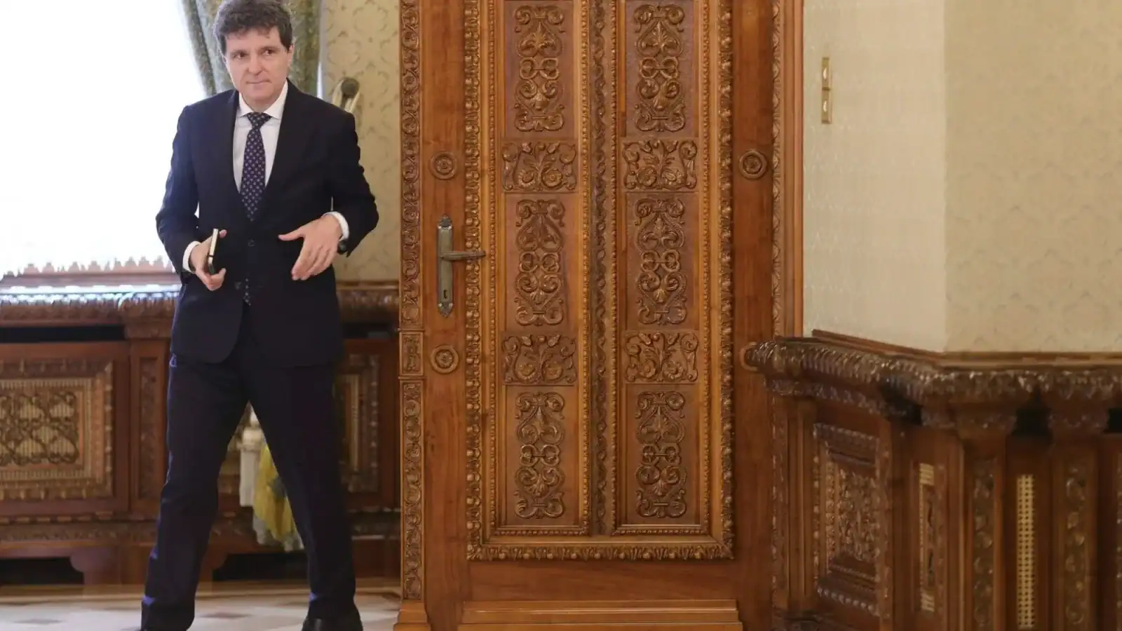 Nicușor Dan a chemat specialiștii partidelor la Cotroceni: Încep dezbateri aprinse pe Codul Urbanismului din România