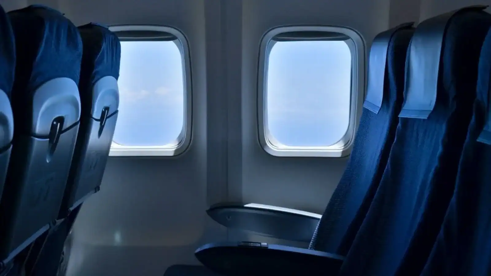 O companie desființează cele mai urâte scaune din avion… însă contracost: cine plătește?