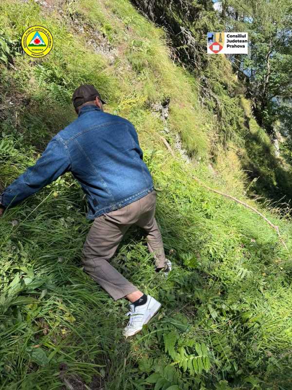 Un turist străin care a urcat pe munte cu încălțăminte de stradă și cu bagaje – recuperat de salvamontiști