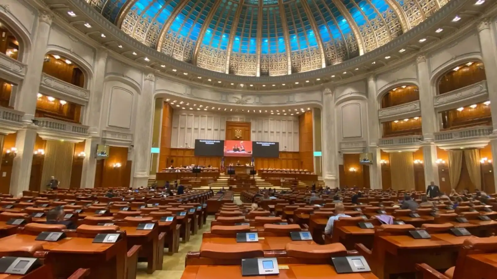Camera Deputaţilor se reuneşte în sesiune extraordinară în zilele de 11 şi 12 august