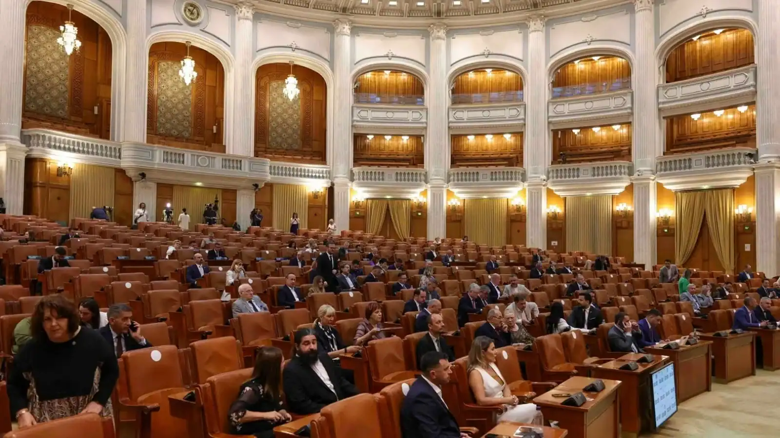 Zi cu miză în Parlament. Legi-cheie despre integritate, energie și biodiversitate intră la vot în ședințele de miercuri