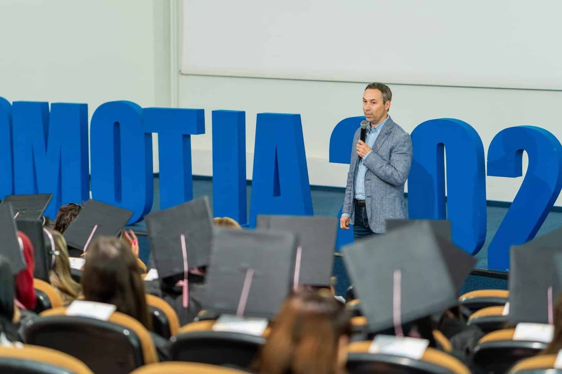 Mihai Apostolache (România în Acțiune) avertizează asupra „scenariului Greciei”. „România se află între dezvoltare și prăbușire”