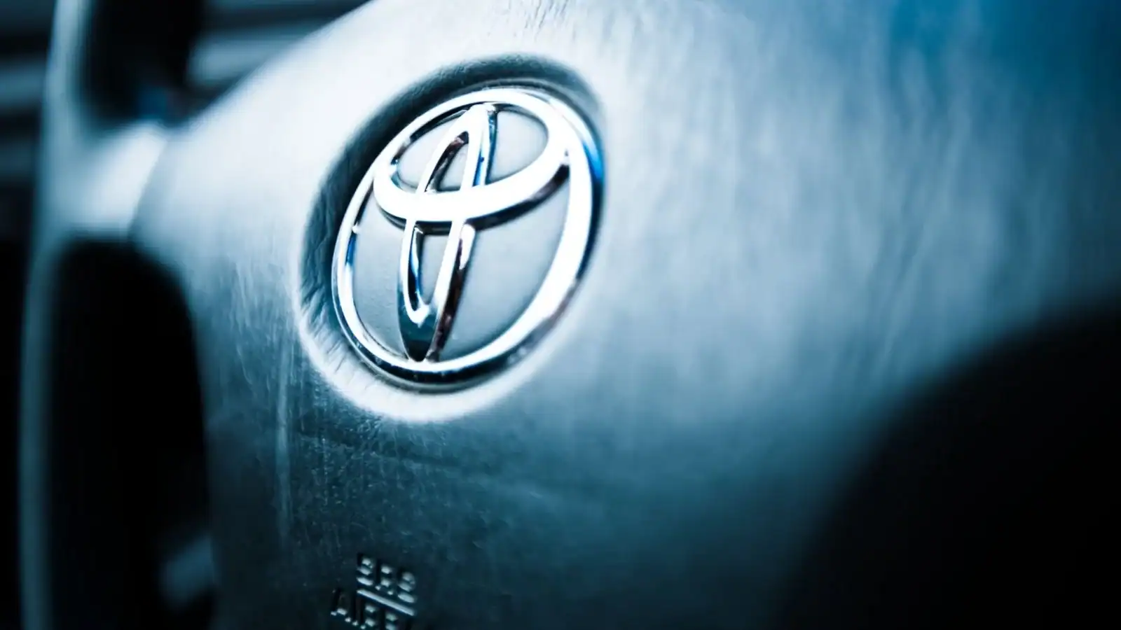 Toyota îşi îmbunătăţeşte estimările pentru profit şi lansează un program de răscumpărare de acţiuni de 6,3 miliarde de dolari