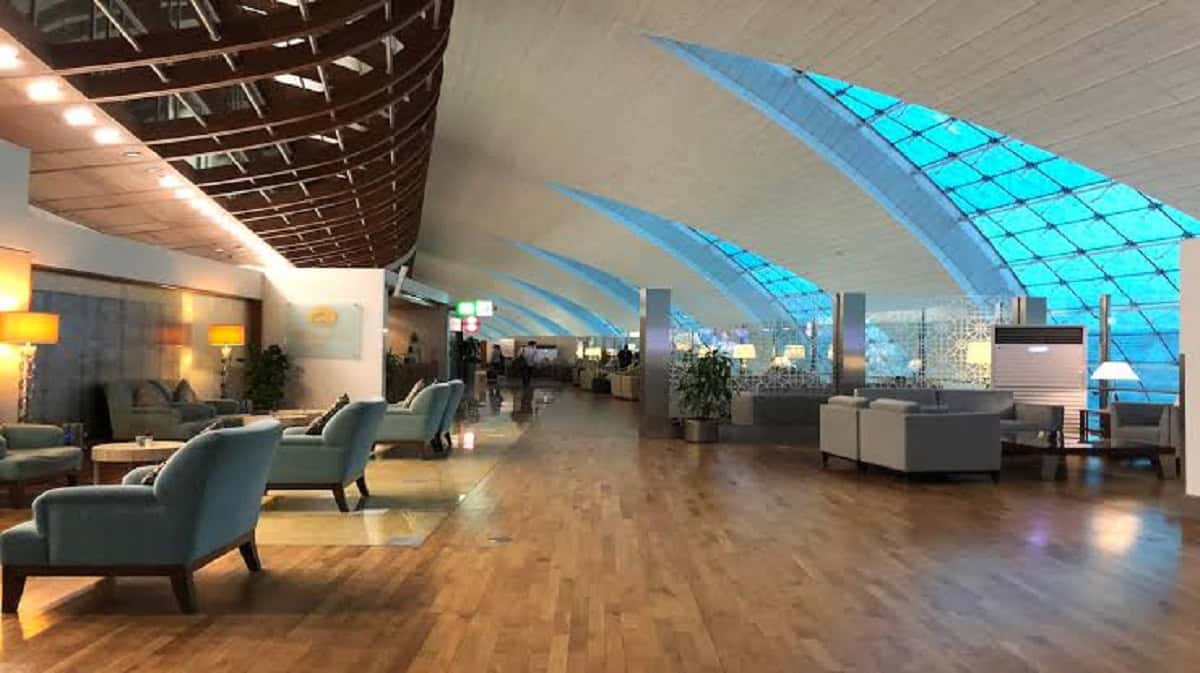 Revolut își face rețea de lounge-uri în aeroporturi