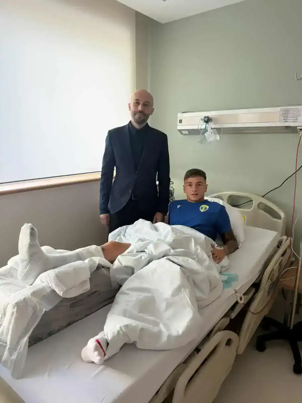 A ieșit din operație la timp să vadă meciul! Colegii i-au dedicat victoria