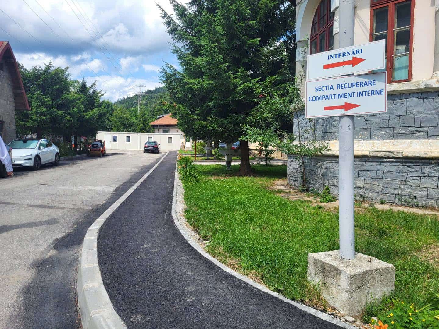 Investiții la Spitalul de Ortopedie și Traumatologie Azuga. Curtea interioară și aleile au fost modernizate