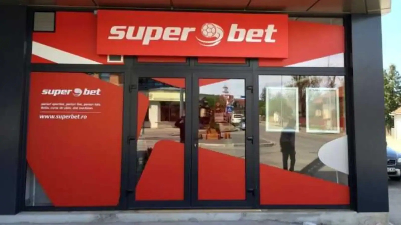 Superbet transformă spațiile afectate de interzicerea jocurilor de noroc în centre dedicate fotbalului și suporterilor